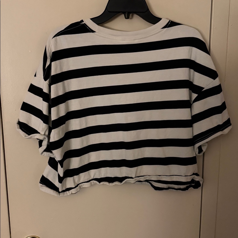 H&M Black & White Striped Cropped Tee - Picture 4 of 4